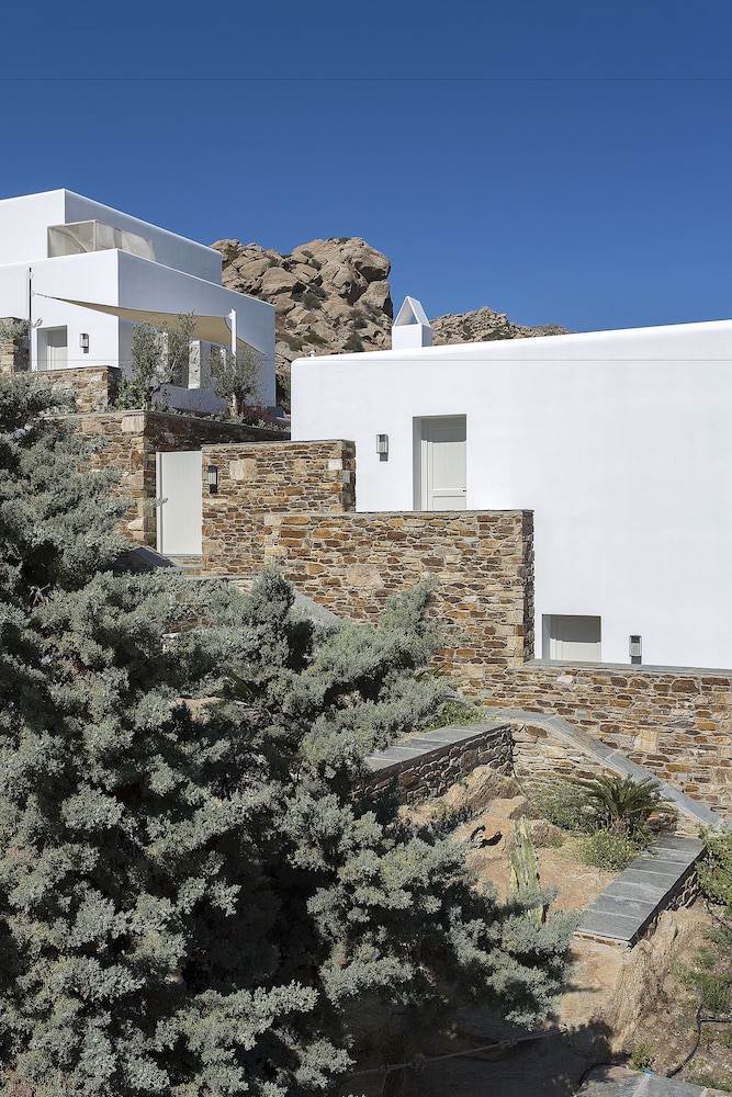 Far Out Hotel & Spa