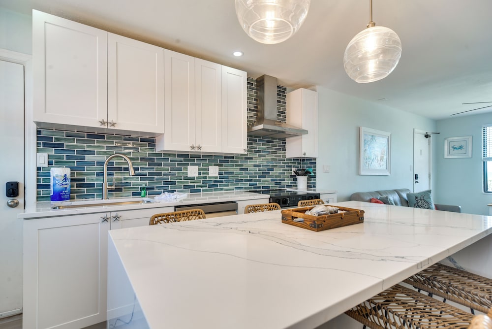 Condo at Upham Beach Park w/ Heated Pool Access!