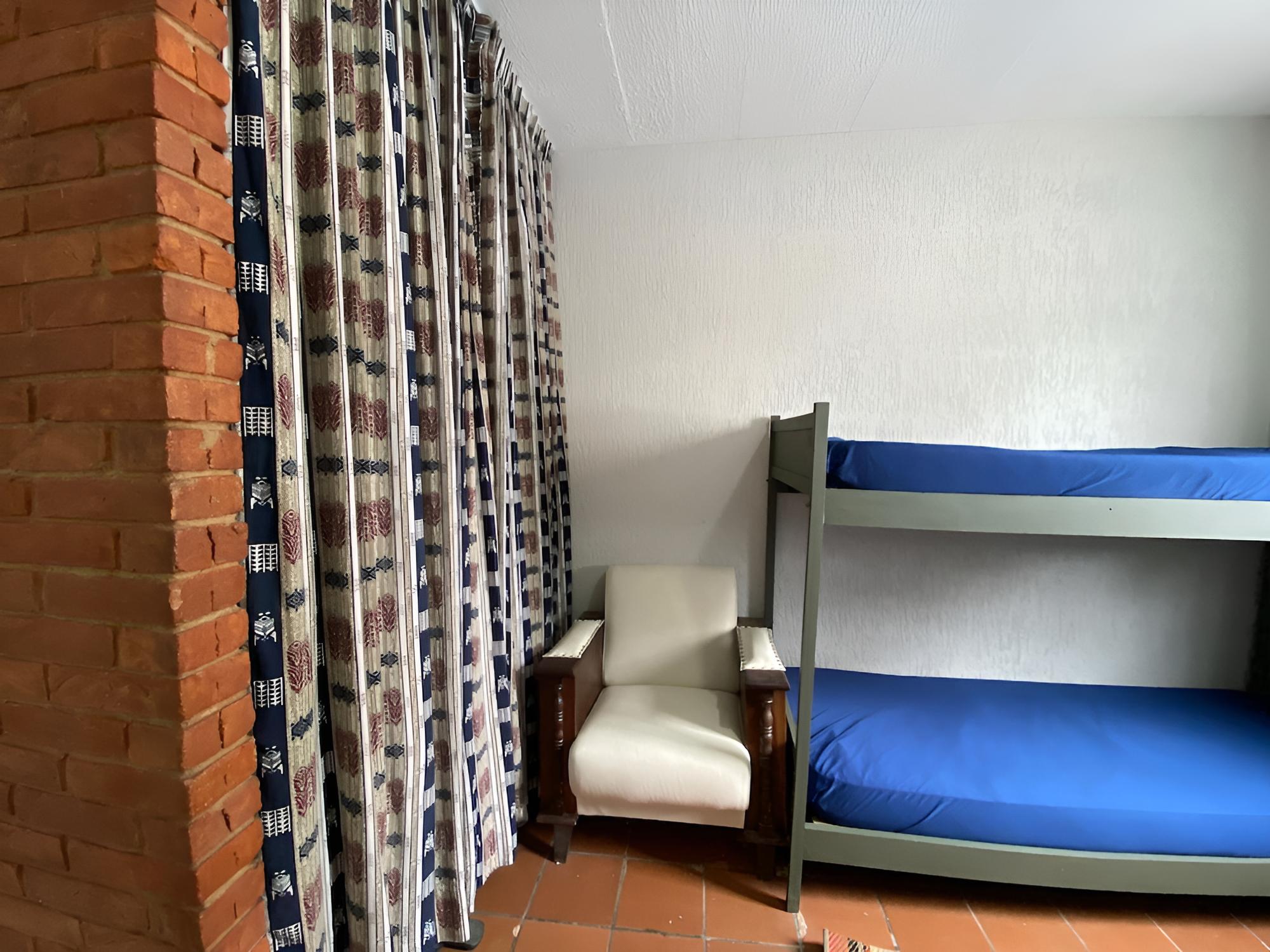 MON676 Casa ampla pimbolim e bilhar