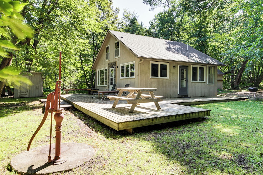Lakeside Getaway w/ Dock: West Battle Lake Cabin