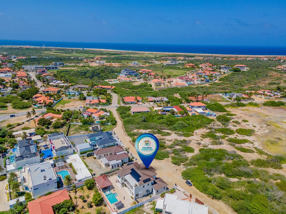 NEW Walk 2 Beach - 5BR Bonusroom w Pool Office