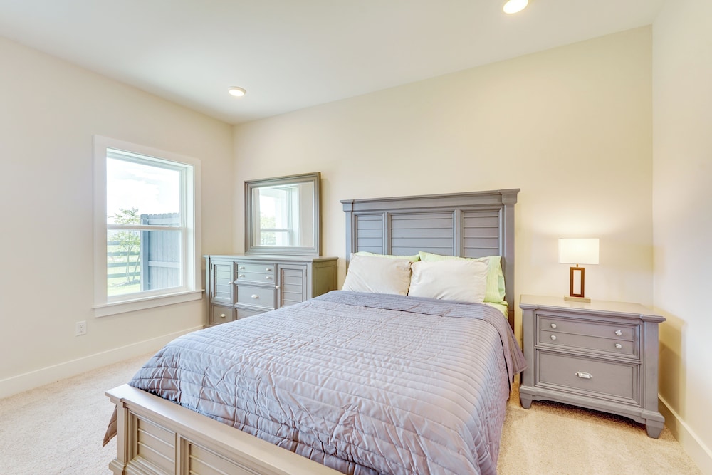 2 Mi to Ocean: Townhome w/ Pool & Dog Park in Pcb!