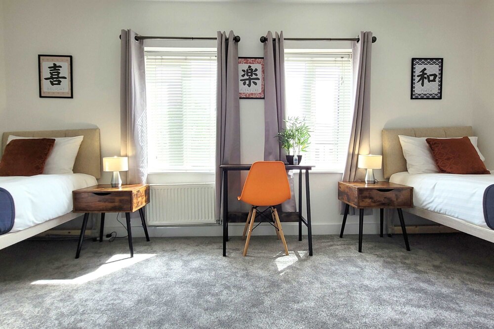 Last Minute Deals 4BR House of Four Chimneys