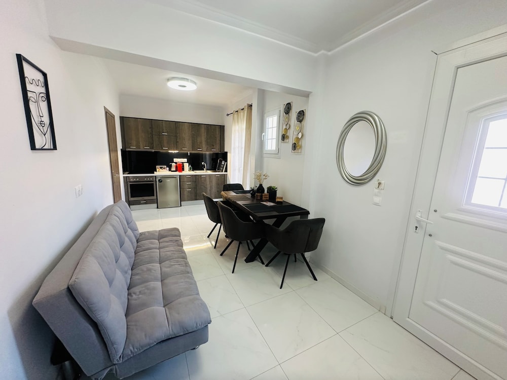 Nikos Apartments