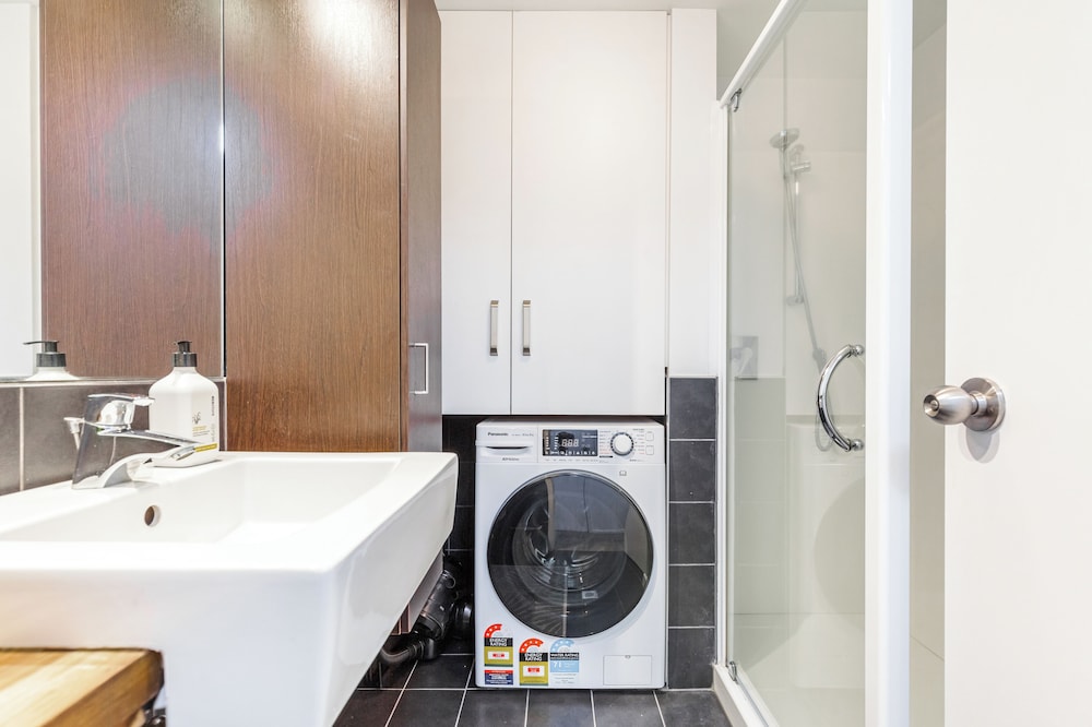 Central 3BR Full Kitchen & Amenities Zodiak Stays