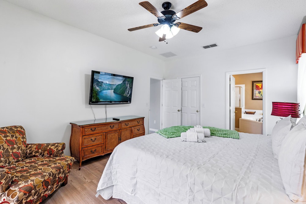 Relax & Unwind – Stunning Home W/ Private Pool!