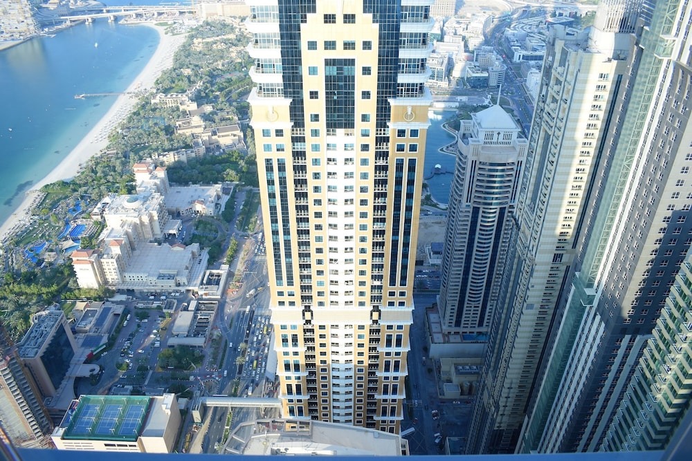 Spacious 2 BR Apartment Princess Tower