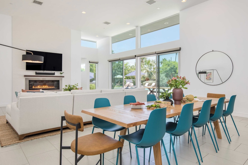 Sleeps 40 3 Luxe Villas Next to Empire Polo Club Putting Green & Pickleball