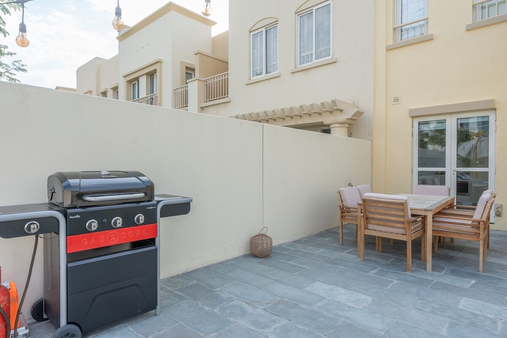 Luxurious Spacious 3-bedroom Villa With Private Pool at Springs 10