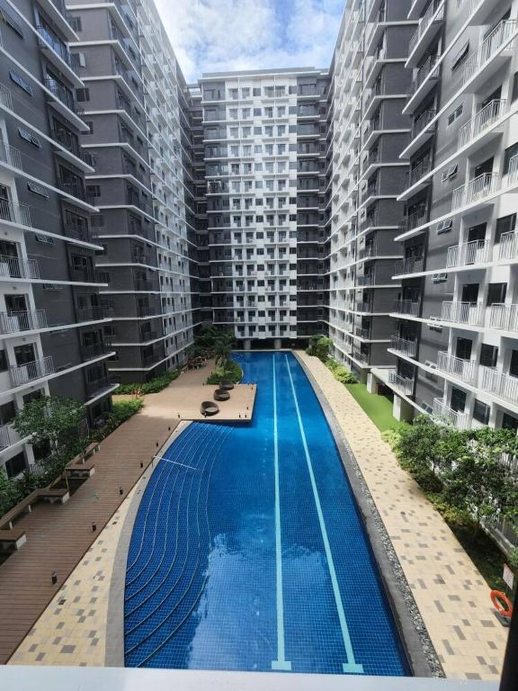 Sapphira Manor Luxurious Condo by the Bay