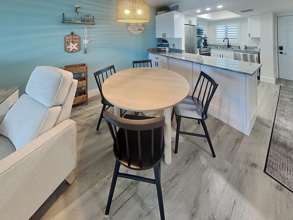 Seaside 4 by Distinctive Beach Rentals