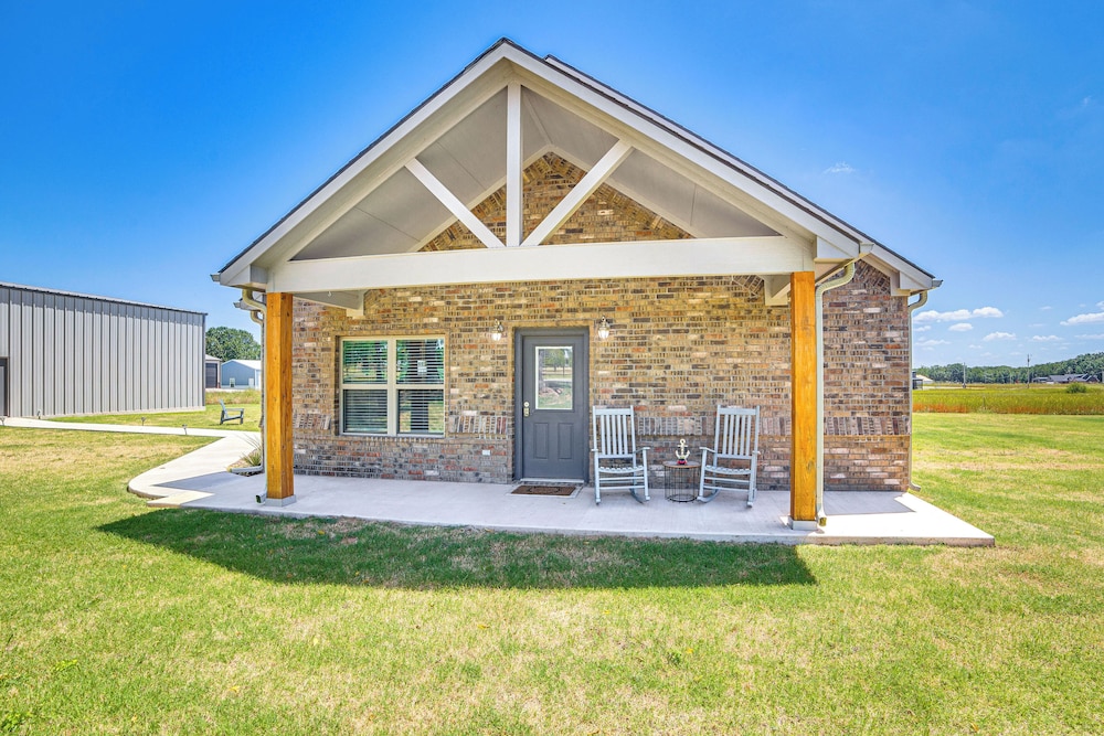 1 Mi to Lake Texoma: Expansive Outdoorsy Escape!