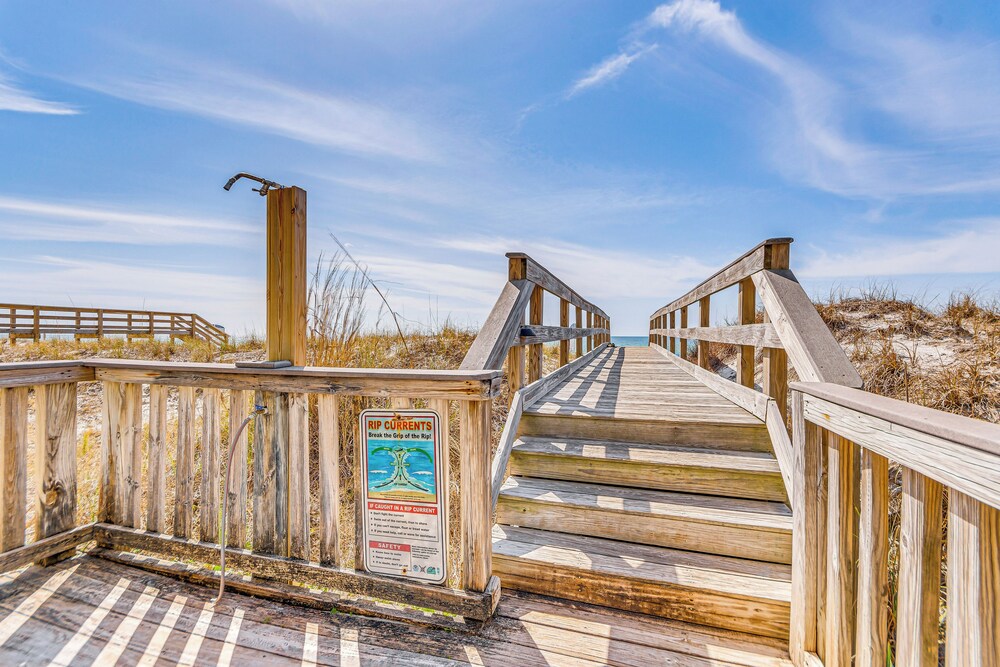 Waterfront Fort Walton Beach Condo: Pool Access!