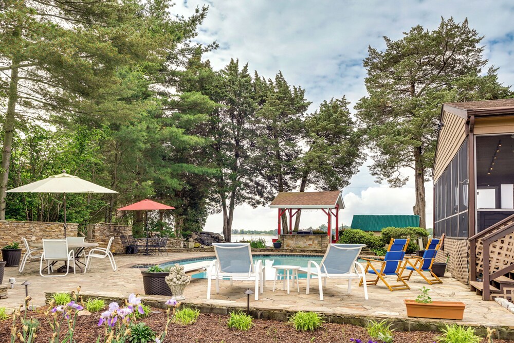 On-site Boat Dock: Queenstown Home w/ Pool & Yard!