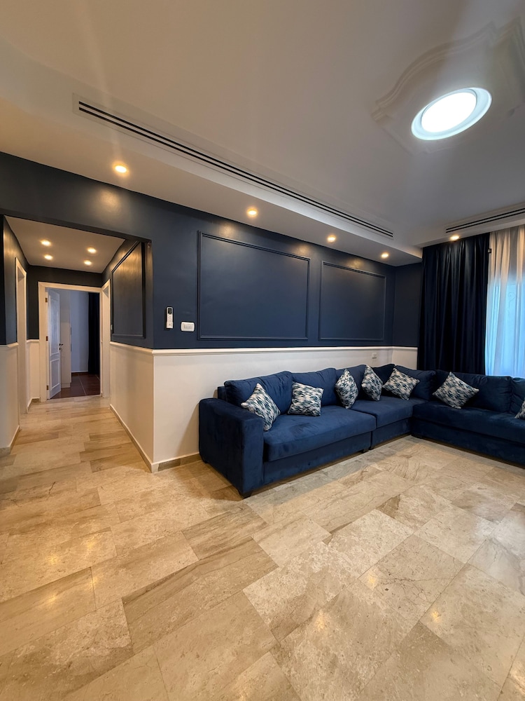 3bedroom Aprt of 200sqm Near Movenpick Hotel Amman