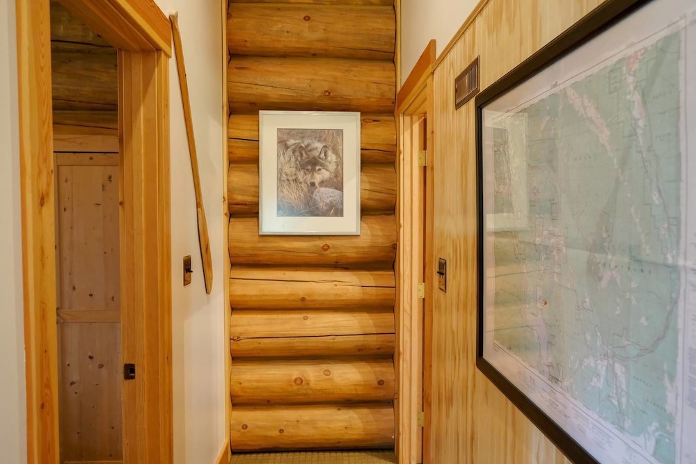 Beautiful Log Chalet Near Fernie, BC view 3
