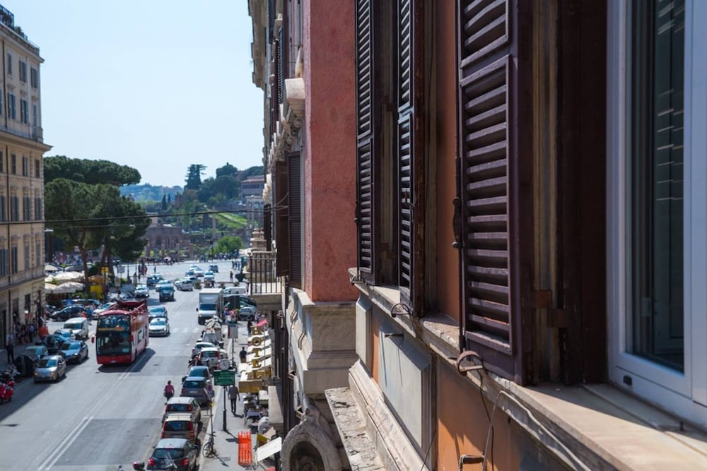 Super Big History Luxury At Colosseum