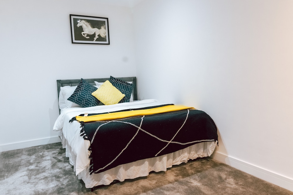 Remarkable, Penthouse - 3-bed Apartment in Purley view 2
