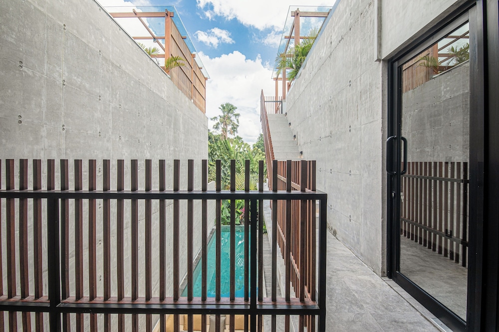 Modern 4BR Canggu Retreat Just 8mins to the Beach