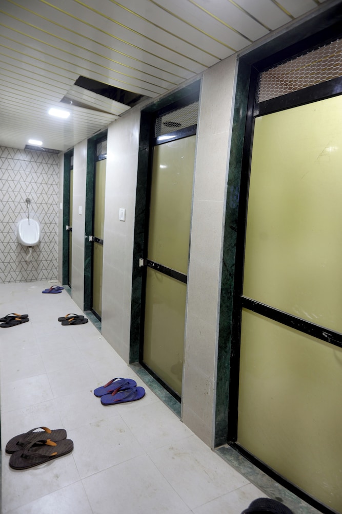 Mango Goregaon Hostel & PG
