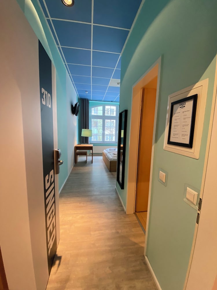 Singer109 Hostel