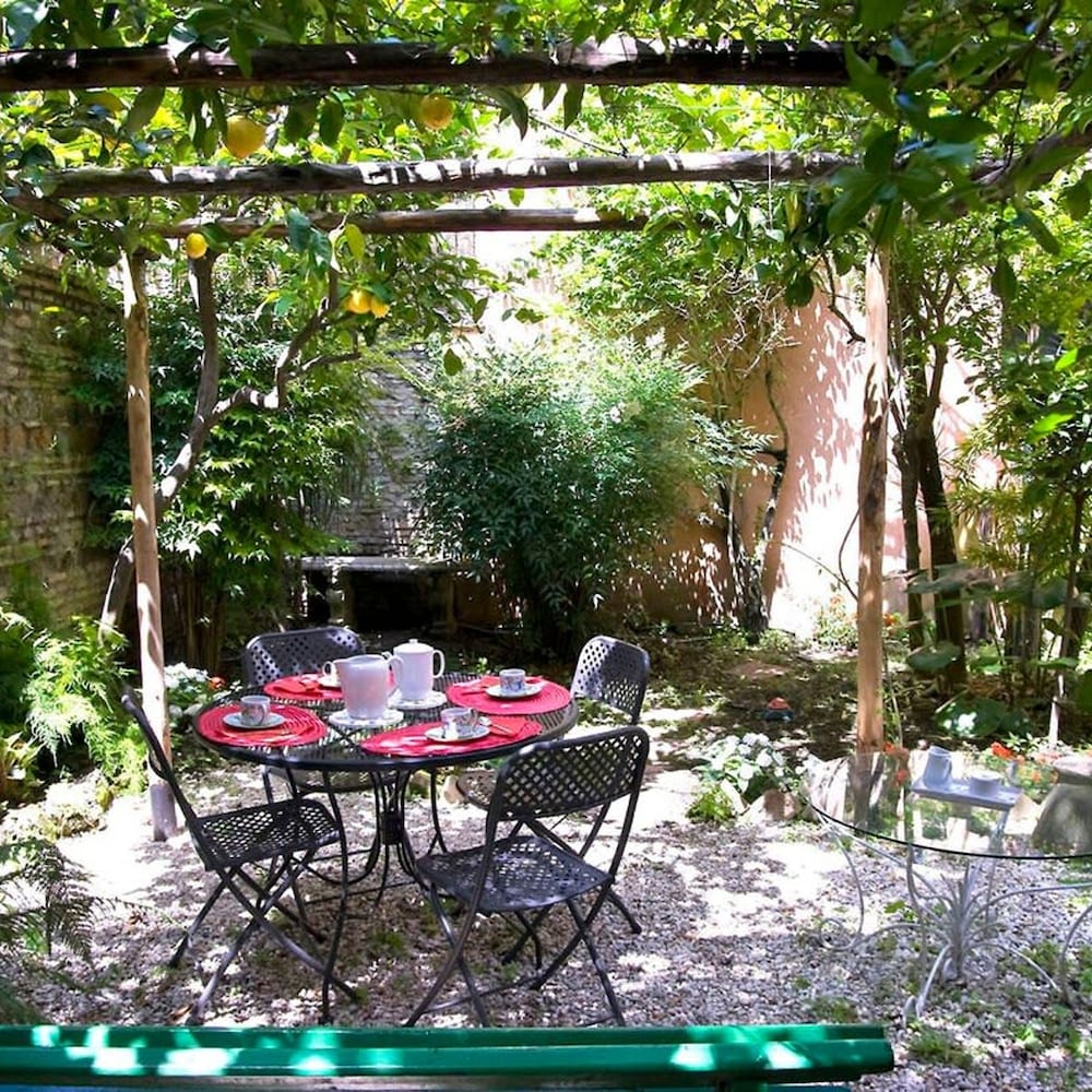 Rome With a Garden Delightful 1 Bedroom Apartment With Private Garden in Historic Trastevere