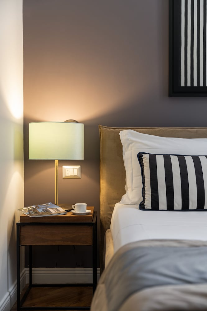 Bed & Sleeping Area