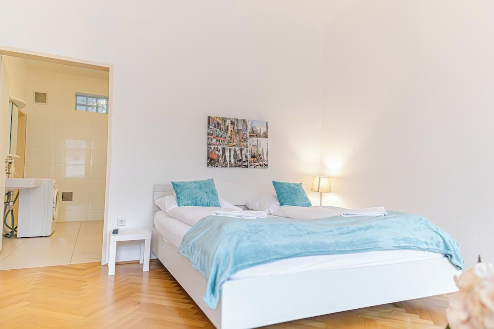 Simple 2 Bedroom Apartment with WiFi
