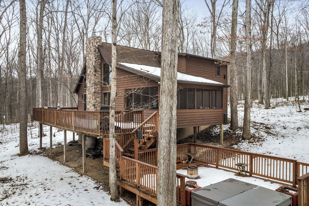 Great Cacapon Mtn Cabin w/ Private Hot Tub + Views