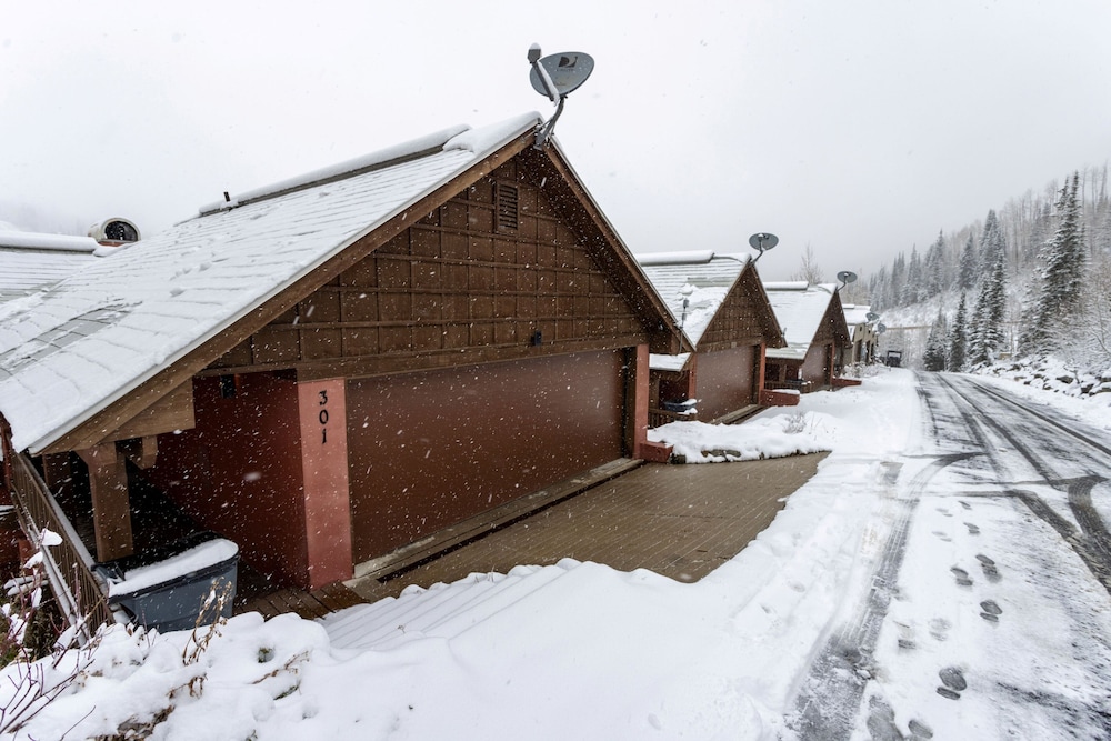 7301- Three Bedroom Deluxe Crossings Townhomes 3 Townhouse