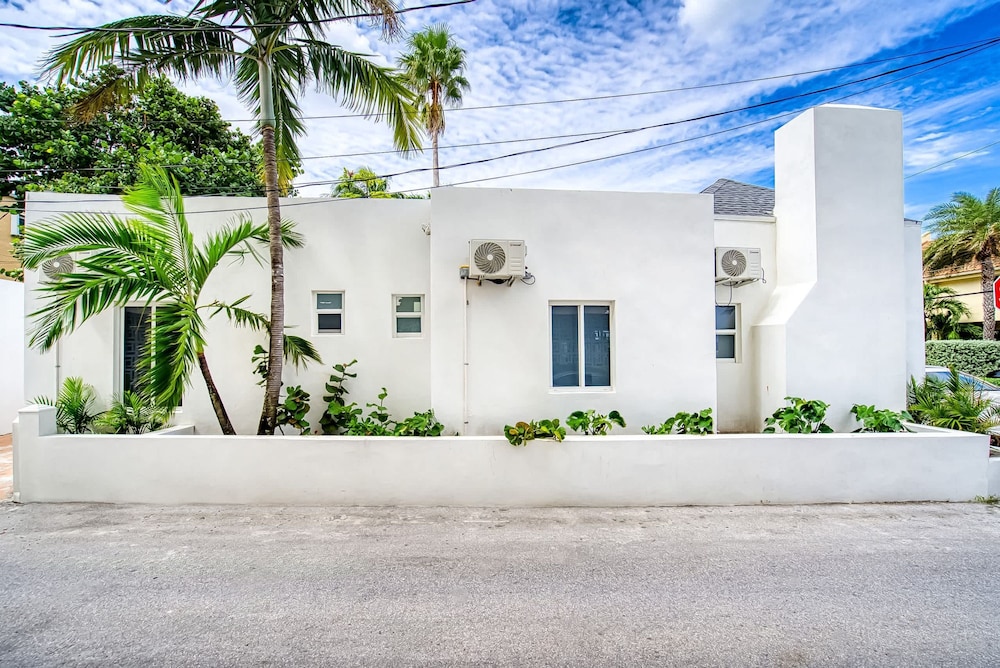 Casa Roselle 3 in Hollywood