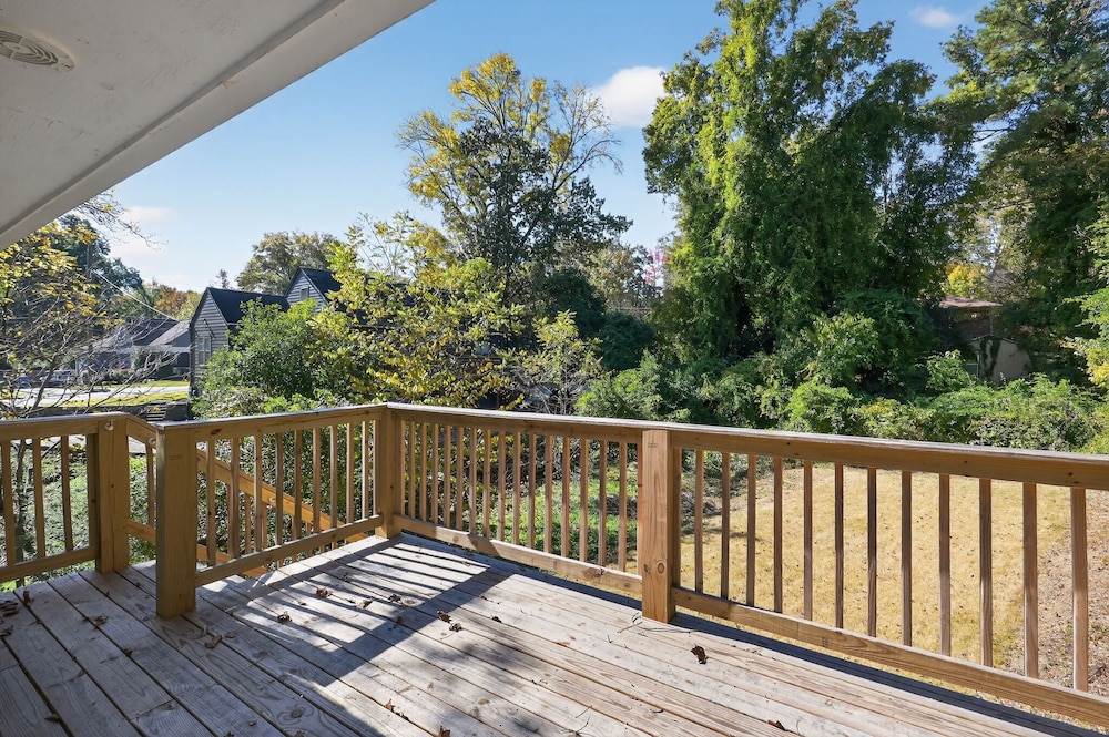 Atlanta Family Retreat 5br And Backyard 5 Bedroom Home