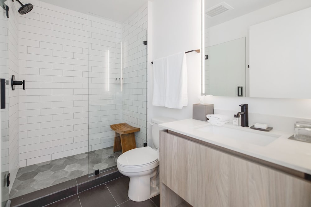Views Apartment Near Bayfront Park