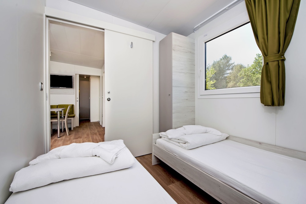 Mediteran kamp Mobile Homes in Camping Lanterna view 4