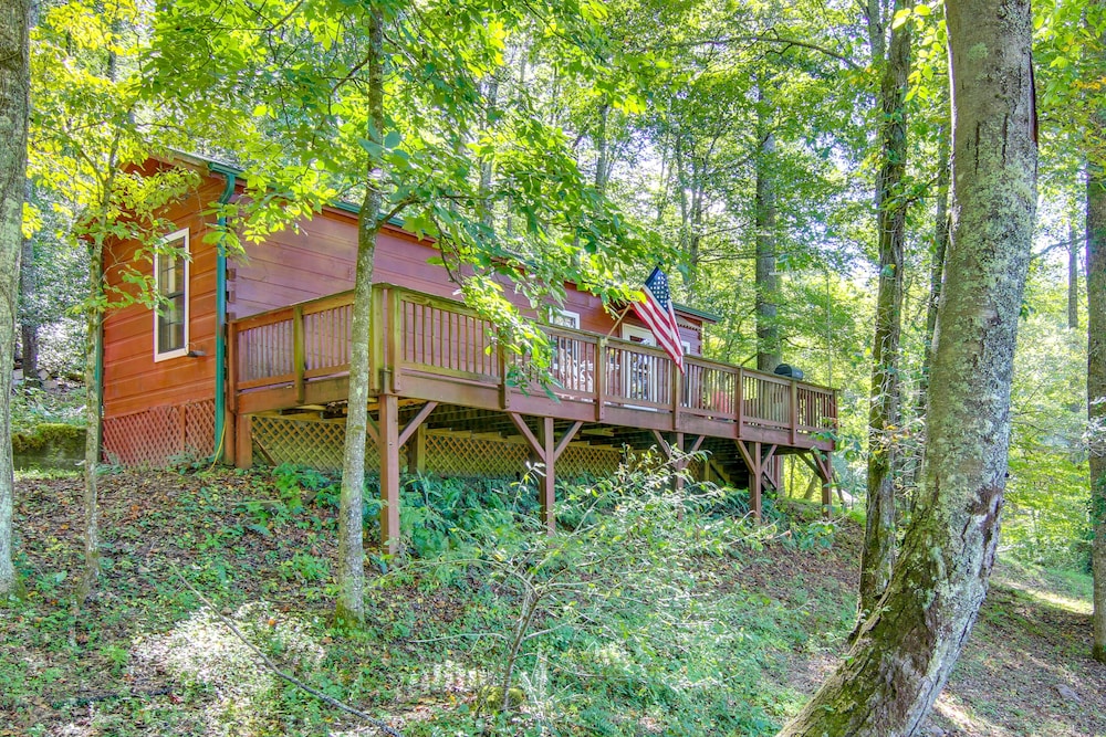 Hendersonville Cabin Near Hiking & Waterfalls! view 2