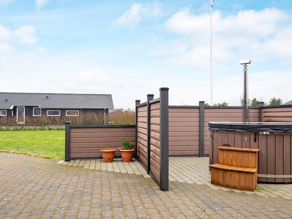 6 Person Holiday Home in Hemmet