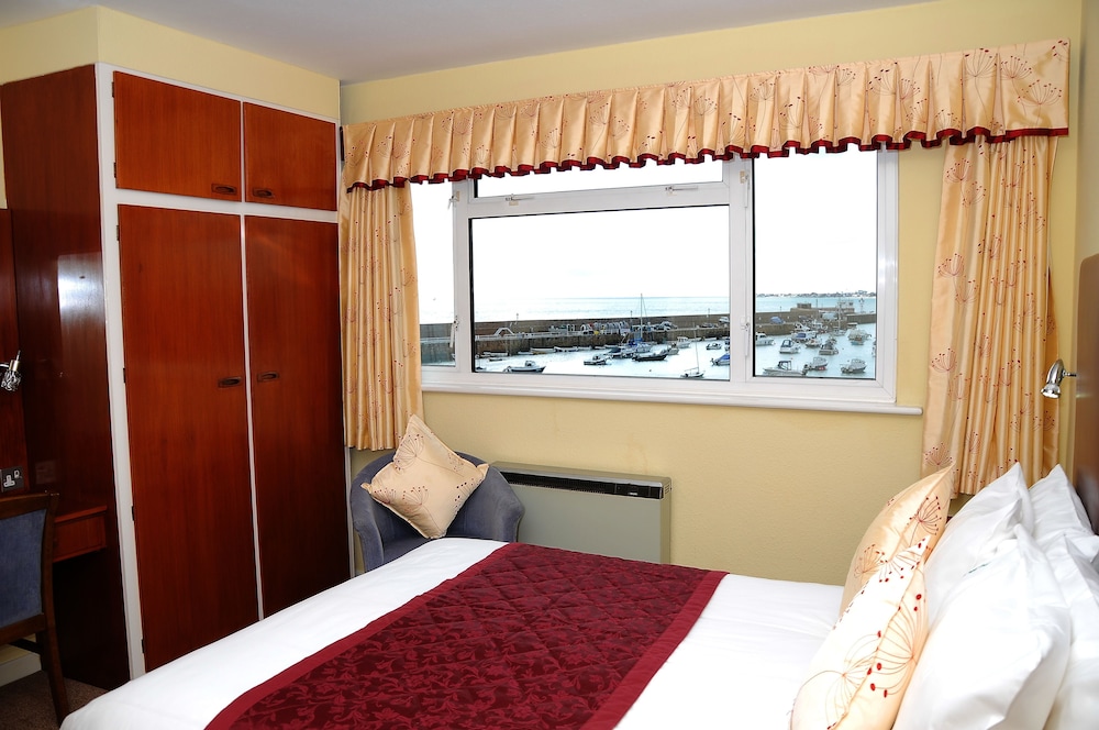 The Dolphin Hotel