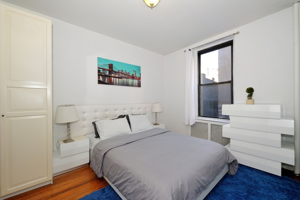 Midtown West Furnished 3 Bedroom Apartment