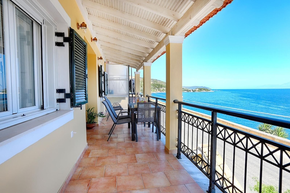 Vostalo apartments by Kassiopi's Sea