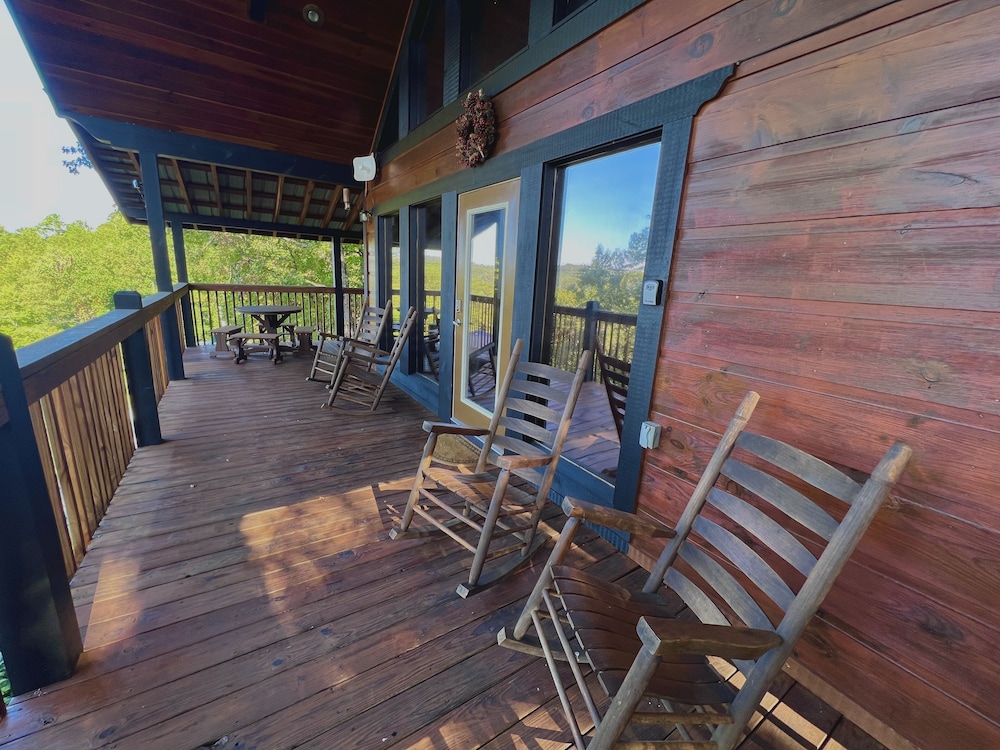 Picture Perfect 2 Bedroom Cabin by RedAwning - Property Image 35