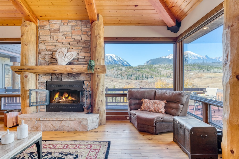 Summit County Vacations - Topaz Estate by Avantstay Luxe Home, Pool View - Property Image 25