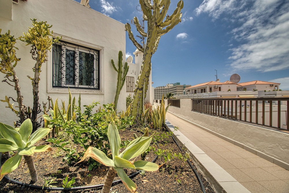Apartment - Sleeps 4 - Jacuzzi - Terrace - Pool
