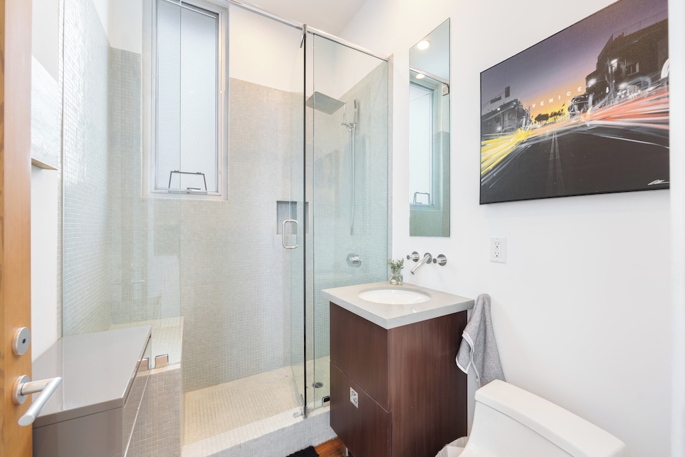 Venice View by Avantstay Walk to Venice Beach Rooftop, Ice Bath, Luxe Design