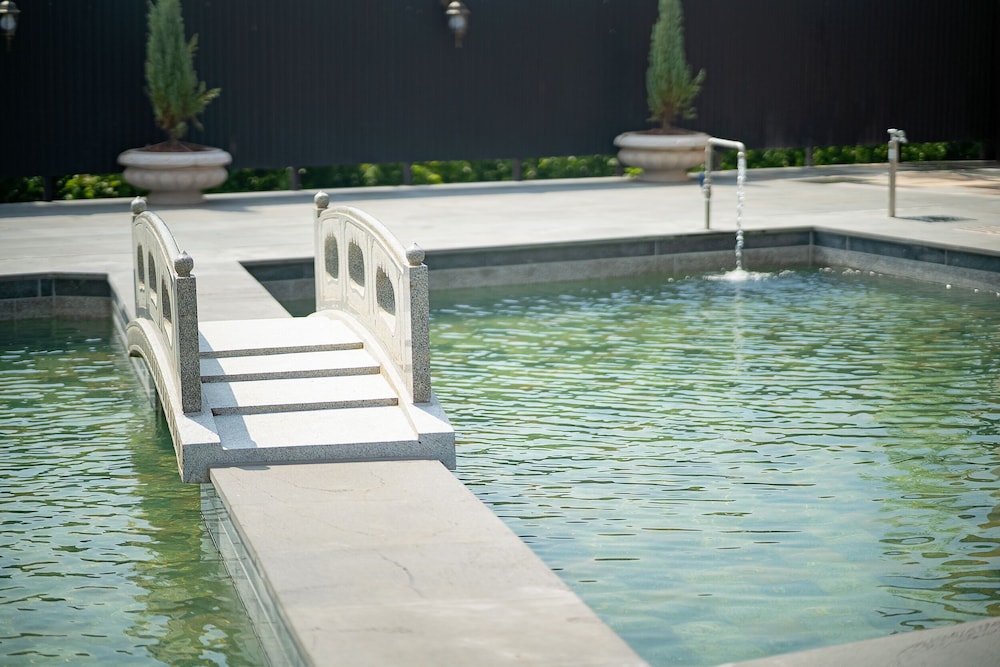 wangkyeong hanoak poolvilla view 3