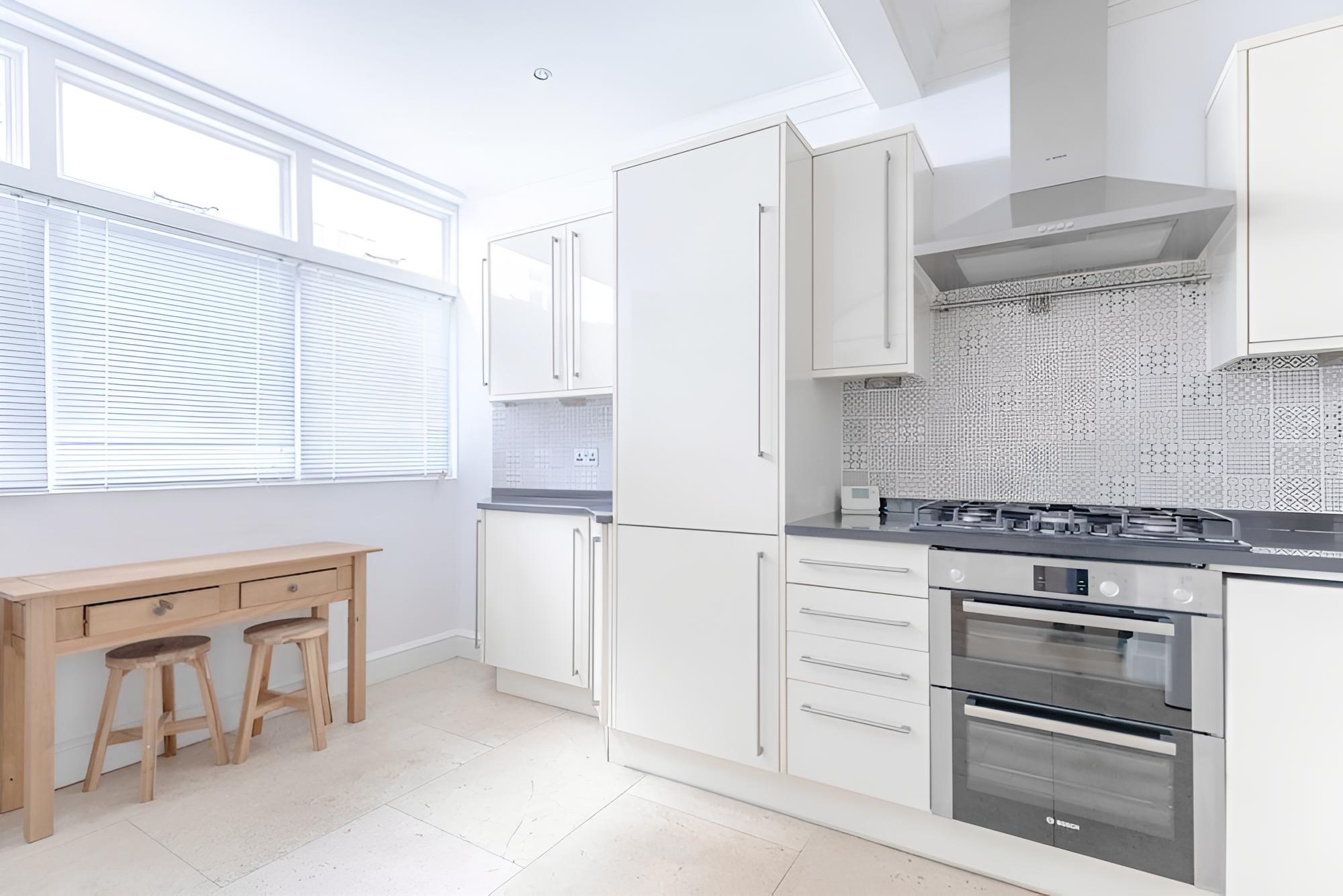 Central & Stylish 2BD Home Near Kensington Gardens