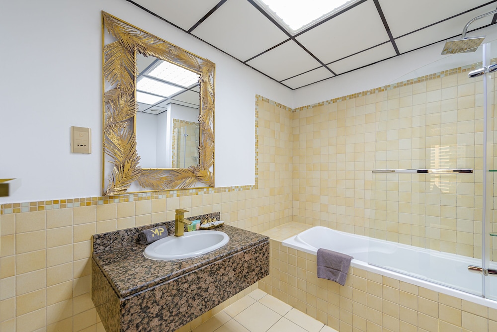 Marco Polo - Deluxe Waterfront Roomy Apt, Perfect for Groups