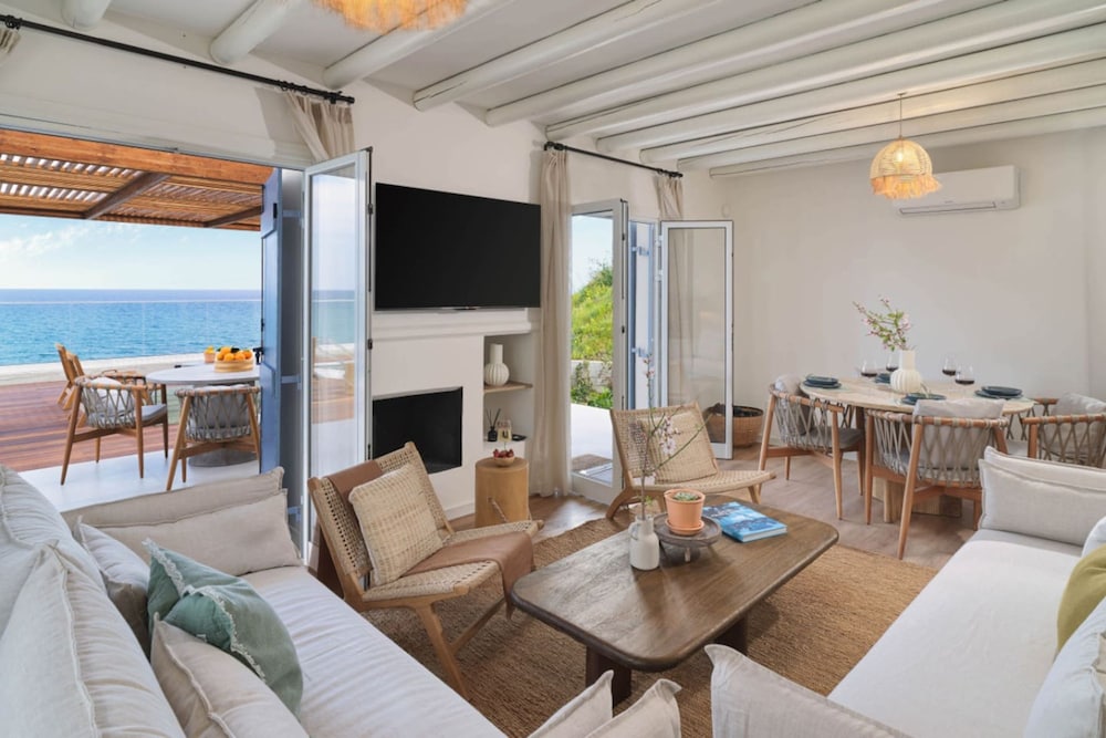 Villa Lara Stylish Retreat With Beach Access