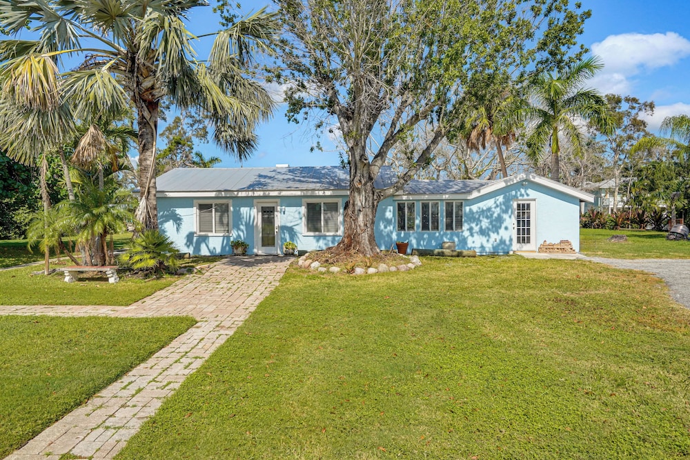 3 Mi to Beaches: Pet-friendly Retreat in Bradenton