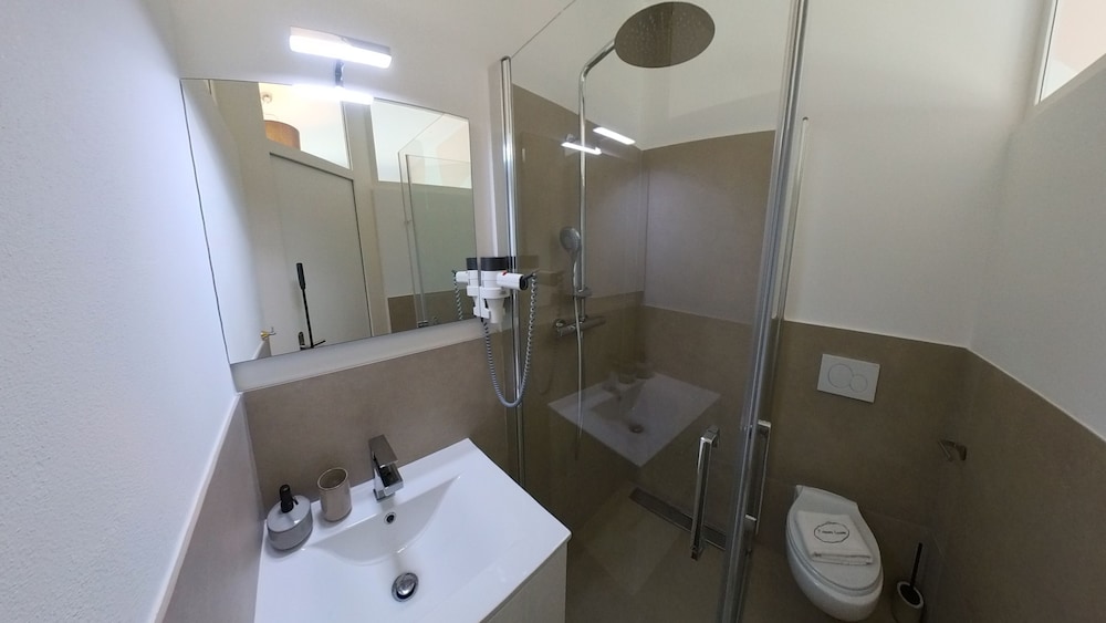 7 Rooms