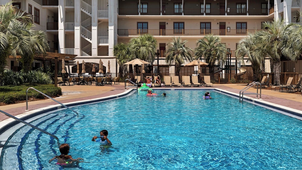 Coastal 3BR Condo With Pool & Shuttle : Snowbird Friendly!